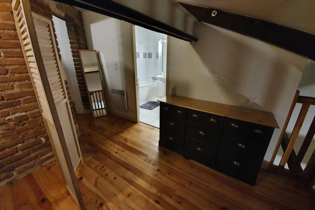 Appartement Exceptionnel 4 Etoiles Hyper Centre Albi 65 M2 Au 4Eme Etage Sans Ascenseur Avec Une Tour Du 12Eme Siecle Exterior foto