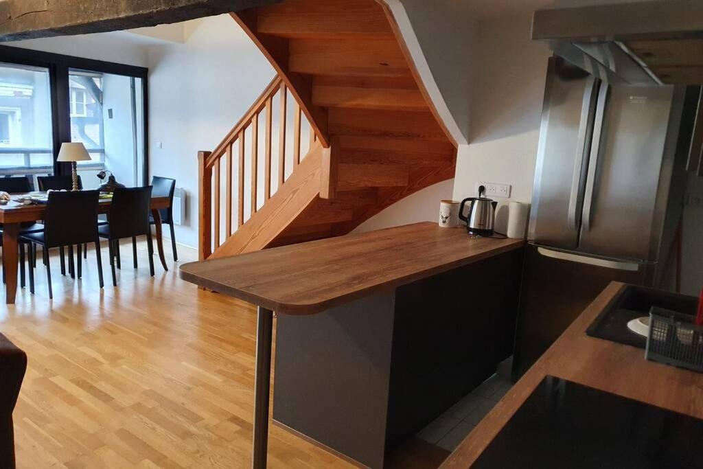 Appartement Exceptionnel 4 Etoiles Hyper Centre Albi 65 M2 Au 4Eme Etage Sans Ascenseur Avec Une Tour Du 12Eme Siecle Exterior foto