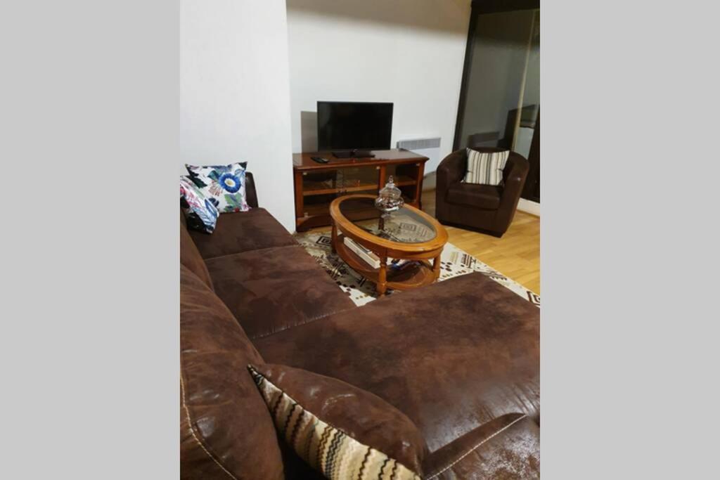 Appartement Exceptionnel 4 Etoiles Hyper Centre Albi 65 M2 Au 4Eme Etage Sans Ascenseur Avec Une Tour Du 12Eme Siecle Exterior foto